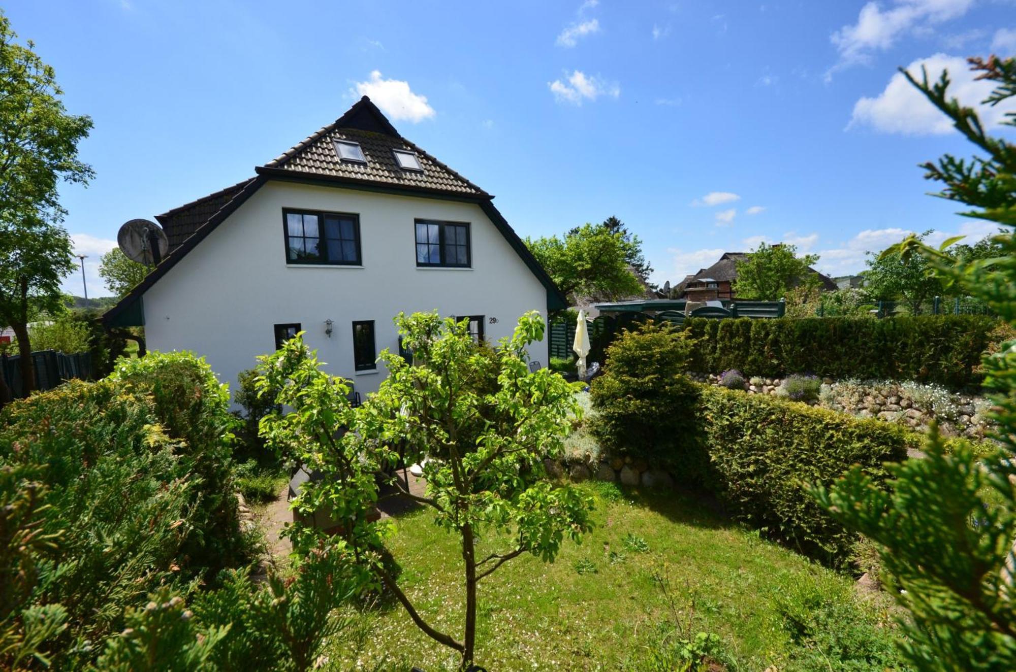 Kapitanshauser Boddenstrasse 29a-c * Gager